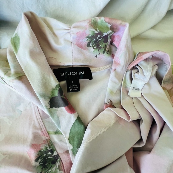 St.John Floral Satin Drape Neckline Blouse Shirt Size Small - Picture 4 of 14